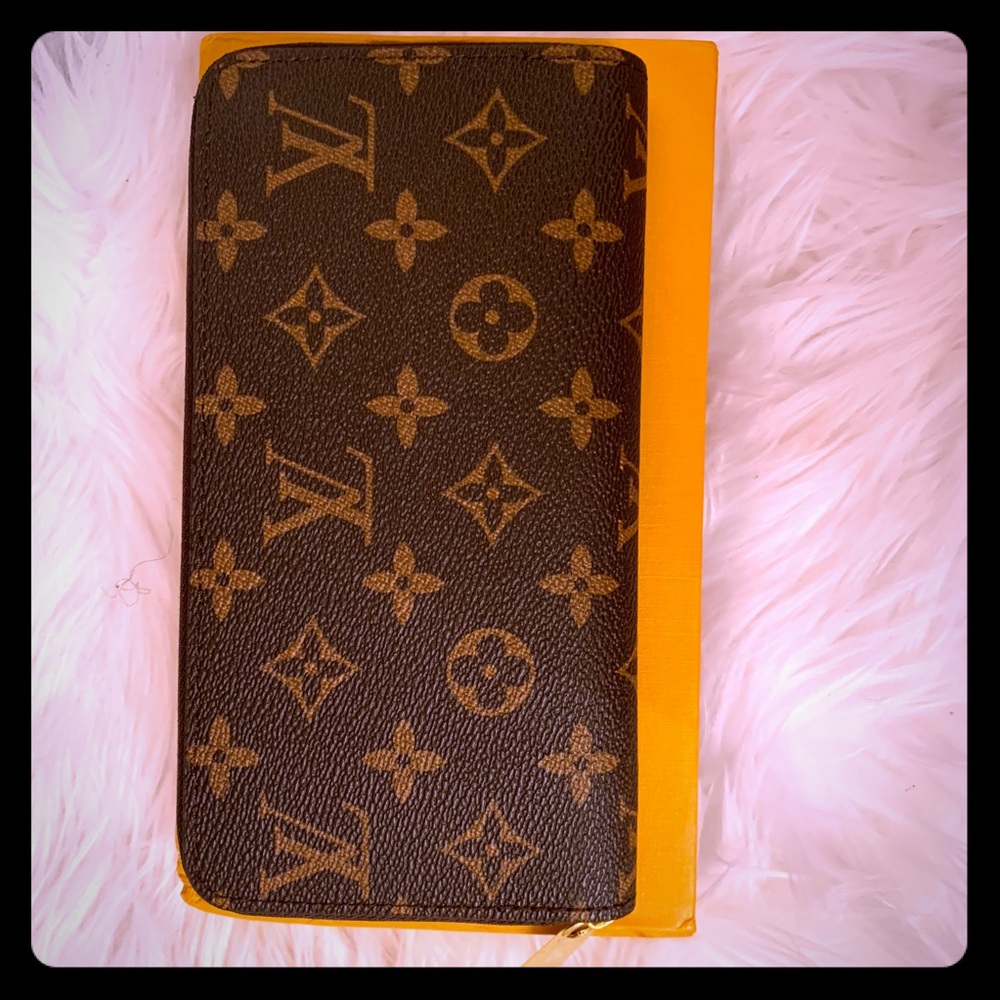 Louis Vuitton zippy wallet
